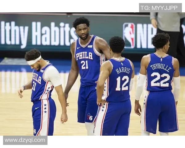 76人对阵篮网激战正酣球星对决引爆全场热情 76人对阵篮网激战正酣球星对决引爆全场热情